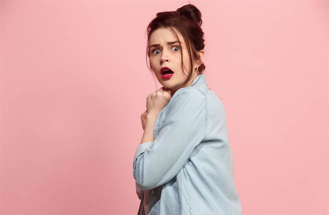 狮子座、白羊座以及射手座一撒谎就容易紧张，说话变得支支吾吾，很容易被看穿。（图／Shutterstock）
