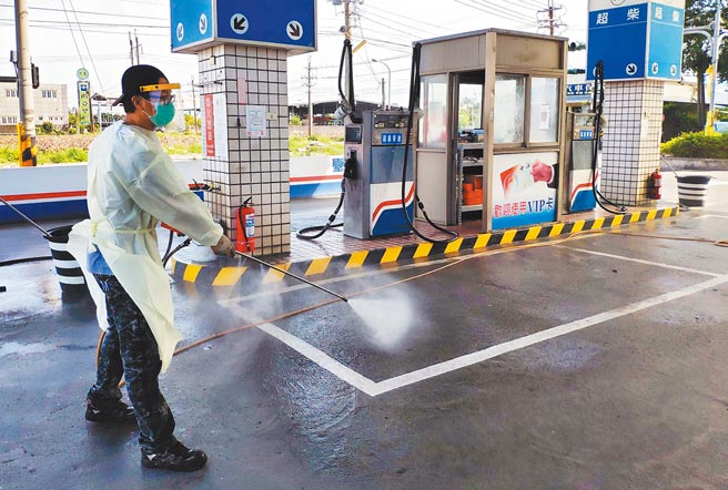 屏县府在新冠肺炎确诊者足迹完成消毒。（屏县府提供提供／林和生屏东传真）