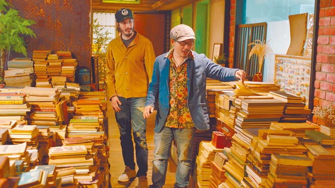 王力宏（左）之前曾拜访方文山的工作室。（宏声提供）