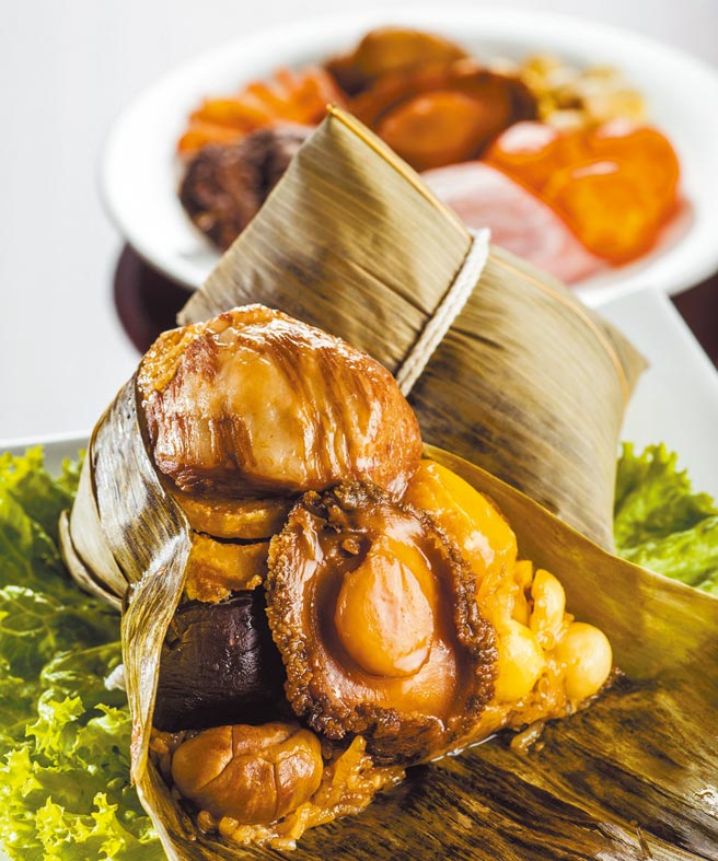 京站的晶华酒店冠军鲍粽，2入 1080元。（京站提供）