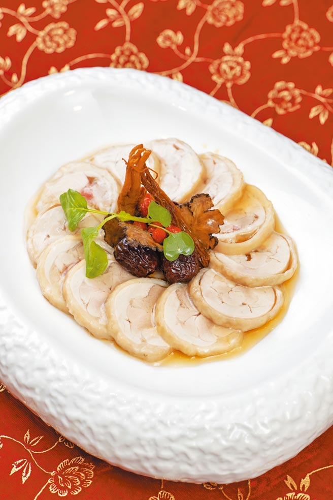 长荣桂冠酒店（台中）的冷冻商品「花雕醉鸡」，每包400元。（长荣桂冠酒店台中提供）