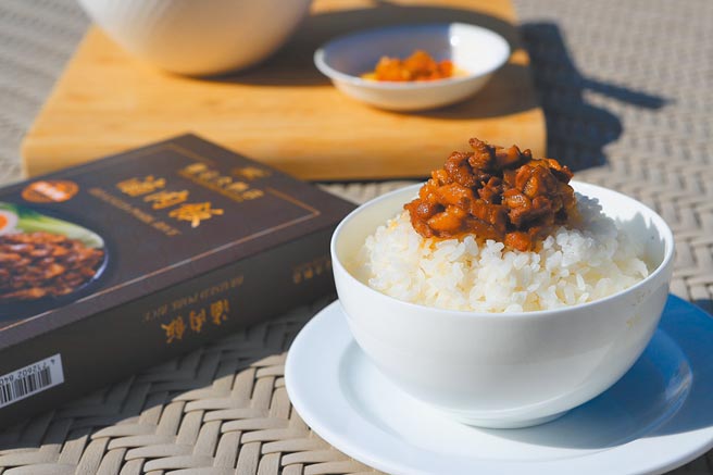 圆山大饭店推出3款美食大礼包，内含多款常温商品，而每款都有圆山滷肉饭；大礼包优惠价999元起。（圆山大饭店提供）