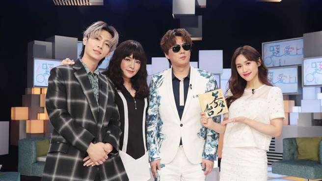 金曲歌王蕭煌奇（右2）上炎亞綸、唐綺陽、吳姍儒（左1、2，右1）主持的《36題愛上你》分享自己歌手路。 （公視提供）