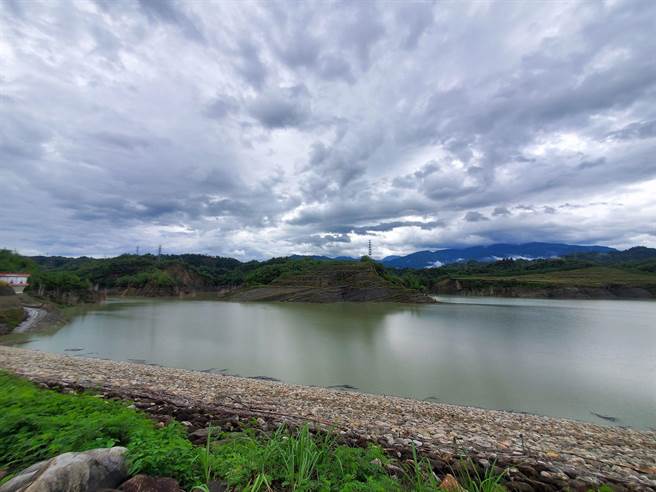湖山水库受彩云颱风带来雨量之助，水量进帐700公吨，水位从五月最低点回升5.5公尺，目前水位是194.5公尺。（周丽兰摄）