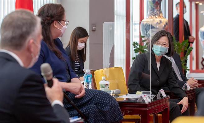 蔡英文总统接见美国参议员访问团( 总统府提供)
