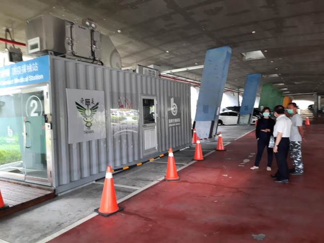 台南市卫生局人员8日进驻南科协助快筛，每天筛检量能至少为1500人。(曹婷婷摄)