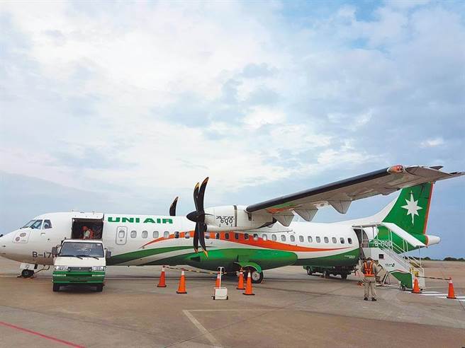 端午节将至，依据航空公司官网端午节前后至少有280人次经空运往返台湾、马祖，连假将成为马祖防疫一大挑战。（资料照片，叶书宏摄）