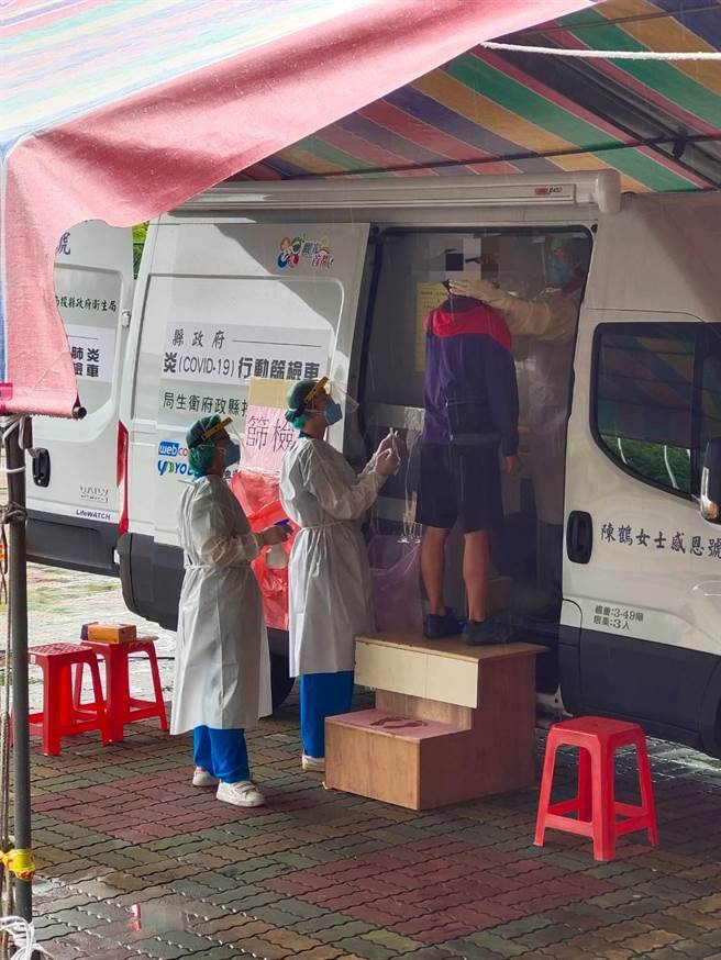 南投县府卫生局上紧发条，持续挺进快筛站到社区。（南投县政府提供／卢金足台中传真）