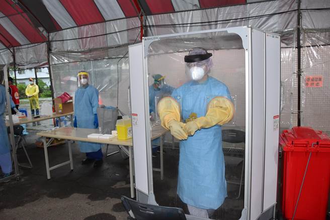 慈濟支援2座採檢窗。（謝明俊攝）