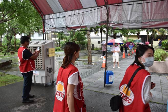 顶埔里快筛站6日下午开始启动，共有585人到场受检，全部都是阴性。（谢明俊摄）