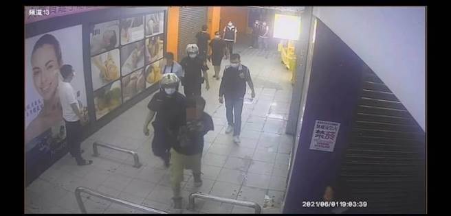 警方逮捕嫌犯。（翻攝）