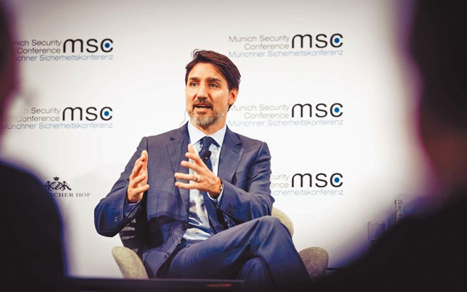 加拿大总理杜鲁道当地时间4日表示，北京主办2022年冬奥会，提供关注人权议题的相关国家们施压中国的机会。图为2020年2月杜鲁道出席慕尼黑安全会议。（中新社）