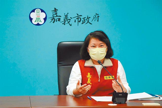 嘉义市长黄敏惠宣布「2021台湾设计展」等三大活动延期举办。（嘉义市政府提供／廖素慧嘉市传真）