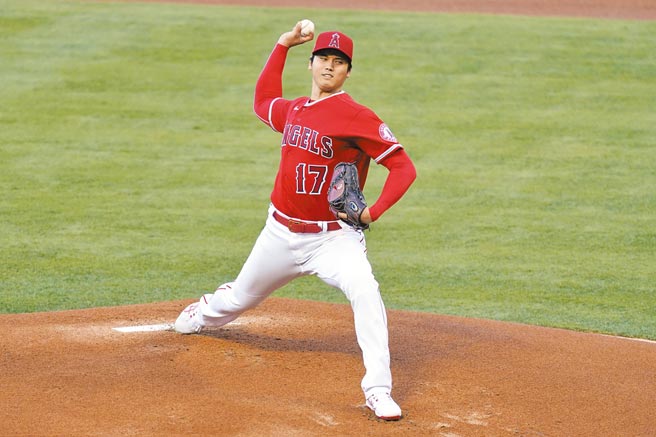 大谷翔平先发6局飙出10K，并缴出旅美生涯首场无四坏好投，拿下本季第2胜。（美联社）