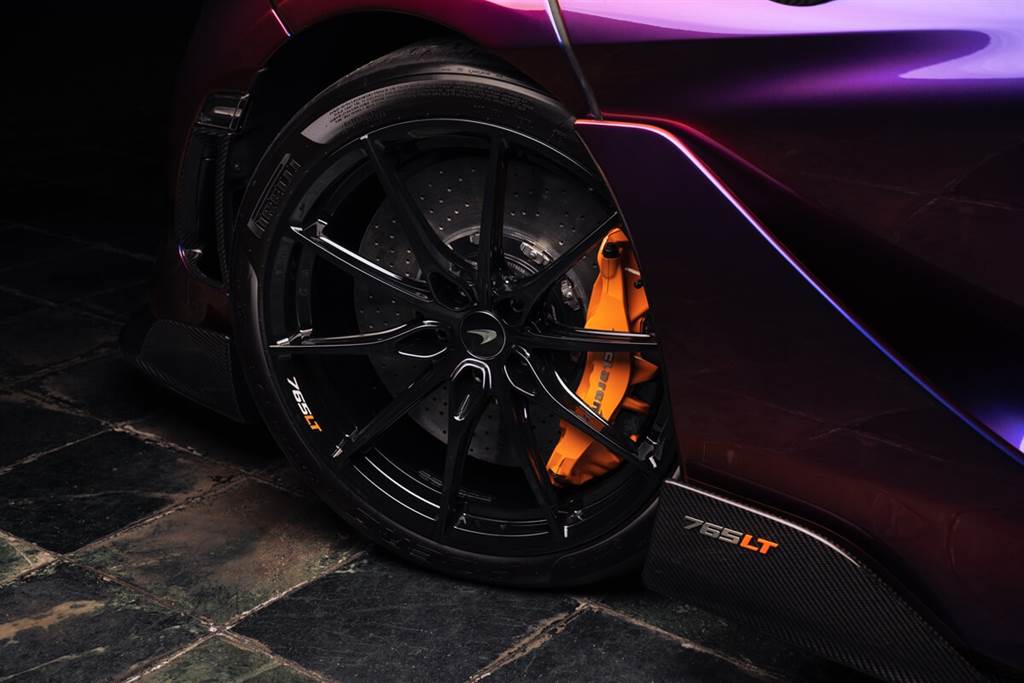 McLaren MSO交付全球唯一「四色變異」的定制款765LT
