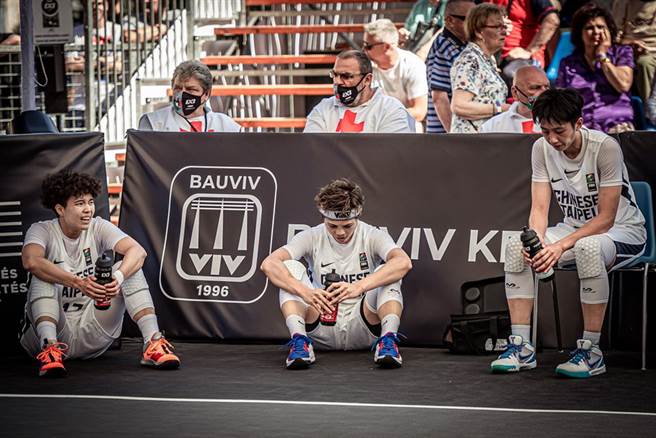 只用3名球员撑完整场比赛，中华队看来真的累坏了。(取自FIBA官网)