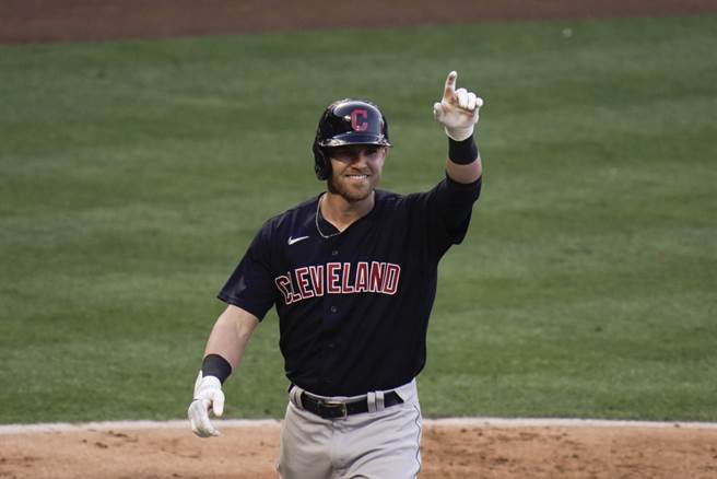 印地安人指定让渡一垒手包尔斯，他原先效力光芒。（美联社资料照）