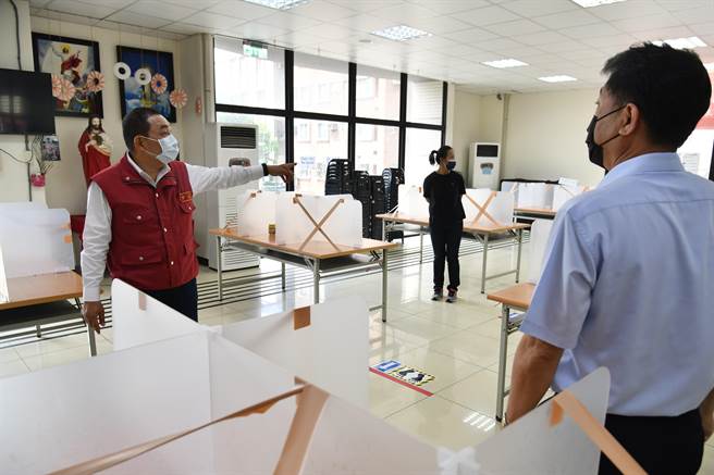 新北市内约有9万7000名移工，市长侯友宜今视察土城区耀华电子移工宿舍，指示劳工3日内完成辖内50人以上的移工宿舍的访视。（新北市政府提供）