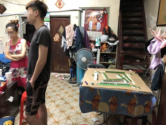 彰化分局昨天一天下来查获4处室内群聚打麻将玩扑克牌，总计21人被开立稽查单，函送彰化县卫生局裁处。（警方提供／谢琼云彰化传真）