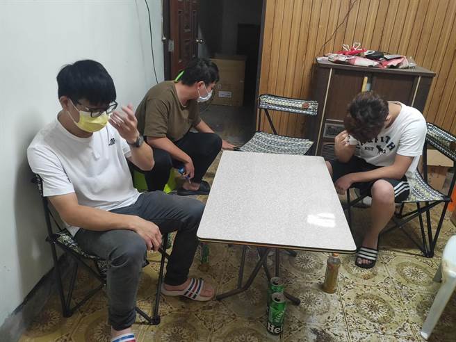 彰化分局昨天一天下来查获4处室内群聚打麻将玩扑克牌，总计21人被开立稽查单，函送彰化县卫生局裁处。（警方提供／谢琼云彰化传真）