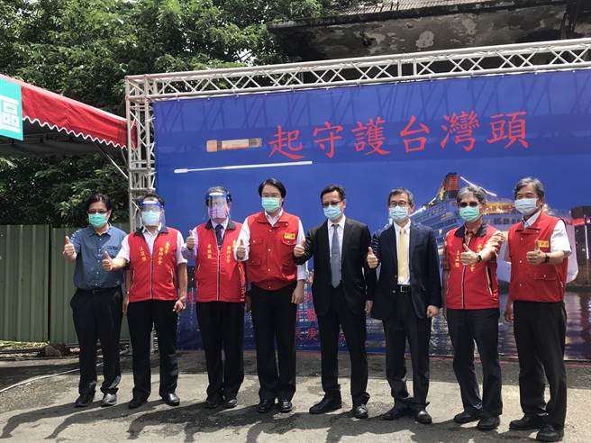 基隆市长林右昌指出，这处筛检站将由基隆长庚的医护人员进驻。（陈彩玲摄）