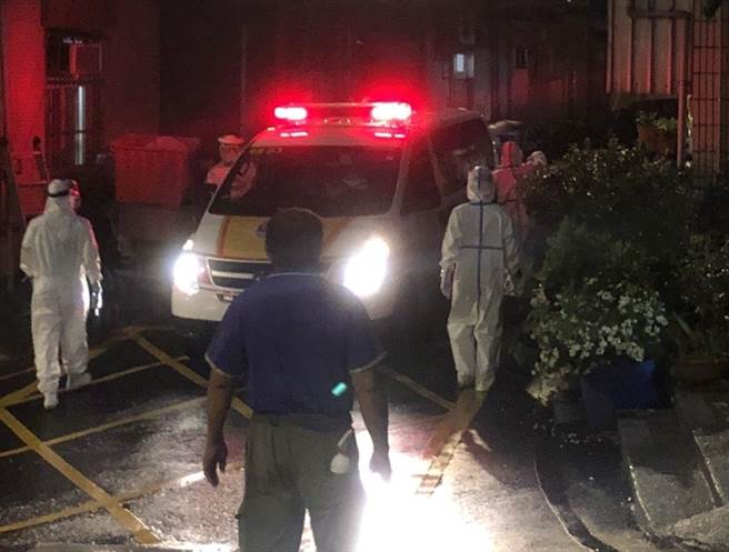 新北失联确诊移工躲桃园，龟山警6日傍晚半小时逮人送检疫所。(翻摄照片／蔡依珍桃园传真)