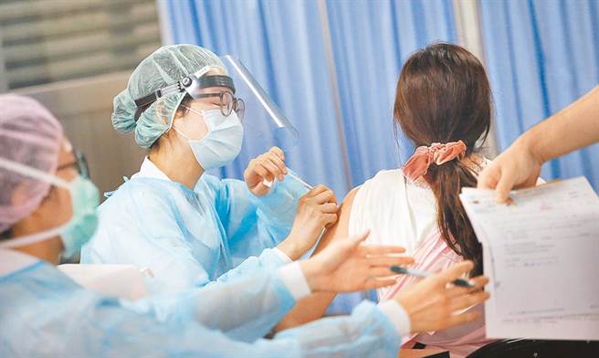 公费疫苗接种地点，现在透过LINE也可以清楚查询。（图／报系资料照）