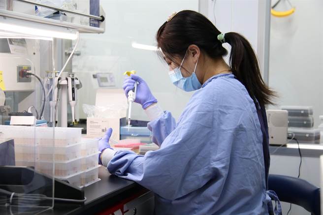 做到生娃！辅大医院检验组长筛检到「临盆报喜」（辅大医院提供／戴上容新北传真）