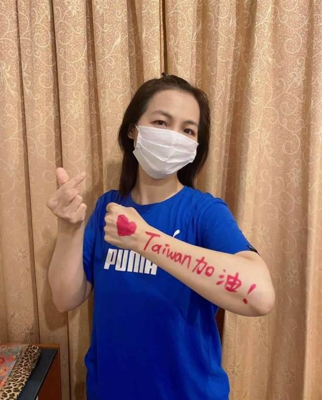 物流士劉晏智發起募集「台灣加油」、「挺醫護警消」標語照片。（劉晏智提供／陳淑娥台中傳真）