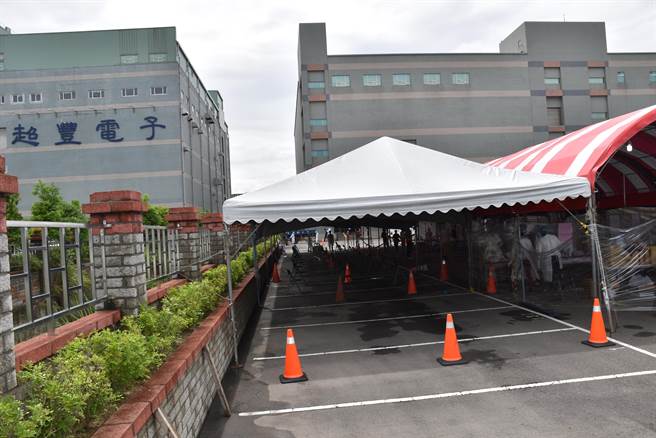 竹南超丰电子7日新增一例本国员工确诊。（谢明俊摄）