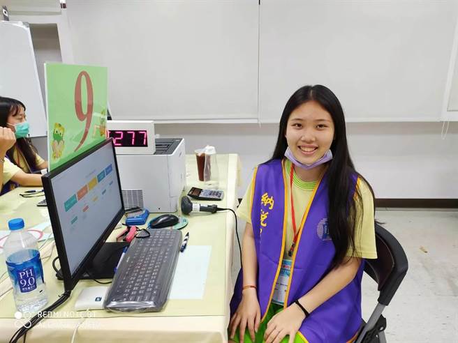 商经科杨佩仪说，一直希望能考上国立科大，以减轻家人的经济负担。（校方提供）
