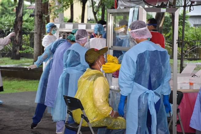 苗栗县爆发3家知名电子厂员工群聚感染。（本报系资料照）