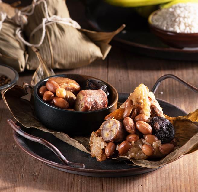 高雄市农业局推出古早味香蕉粽。（高雄市农业局提供／林瑞益高雄传真）