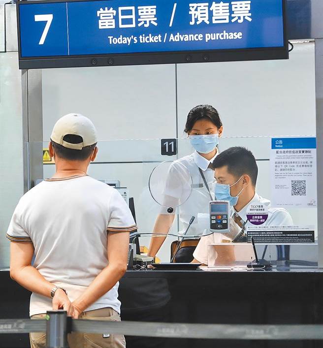 台南市政府为阻止端午返乡造成疫情恶化，祭出退票奖金、家户联防等政策。（资料照，刘宗龙摄）