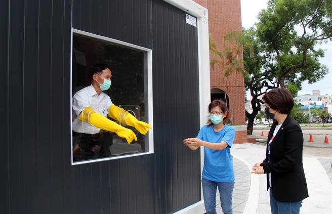 慈济基金会援助台东县政府建置的快筛站组合屋，预计在6月10日启用。（台东县政府提供）