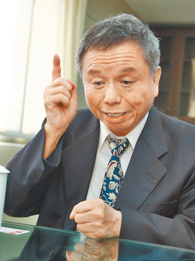 衛生署長楊志良在本報專訪時先強調「風險觀念」，他指出民眾期待政府能做到「零」風險。（鄭履中攝）