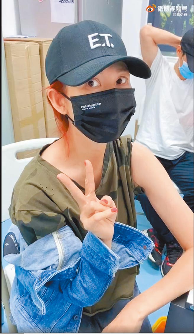 蔡少芬近日也前往大陆施打疫苗。（摘自蔡少芬微博）