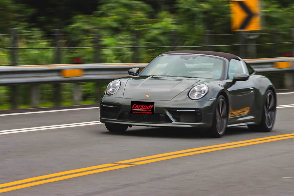 無拘無束的享受經典情懷，2021 Porsche 911 Targa 4S