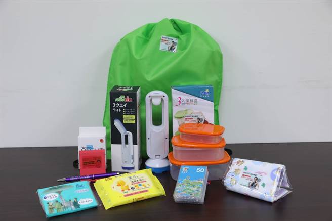 提供「暖心包｣及「健康育儿包｣，透过日常贴心物件（图／高雄市政府提供）