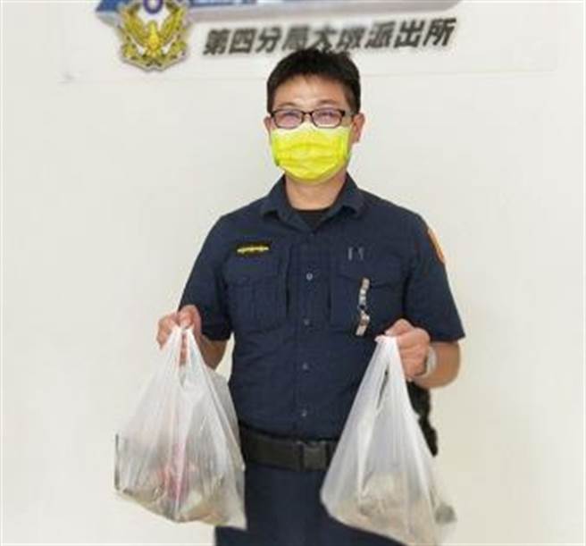 第四分局所屬單位警察同仁們，端午節前夕皆可品嘗粽子的美味，平平安安度佳節。(警方提供)
