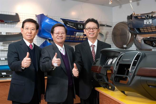 东阳总裁吴永祥（右）。（资料照）