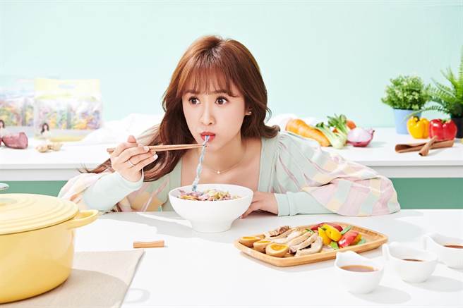 Sandy注重生活品质，「食尚」也该充满仪式感。 （图／天际线文创提供）