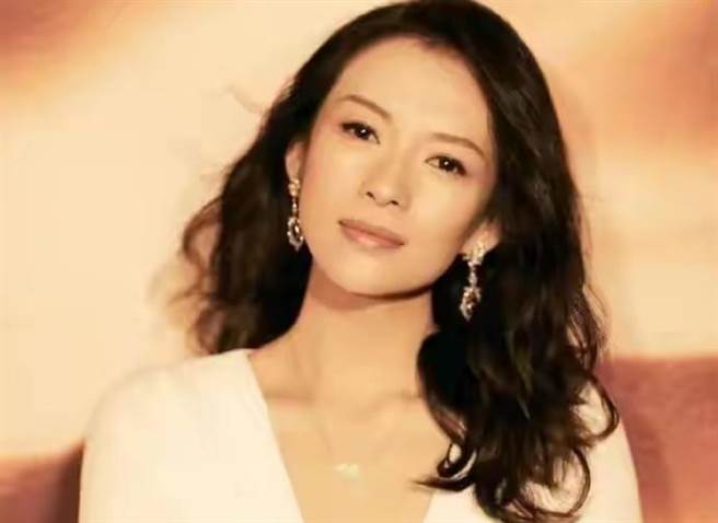 章子怡被打完巴掌还直夸巩俐敬业。（图/翻摄自微博）