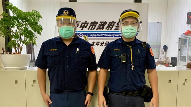 太平警分局坪林派出所警員利用鉚釘將防護罩及警用勤務帽結合成新型防護帽瞬間成為派出所新寵兒。（台中市太平警分局提供／馮惠宜台中傳真）