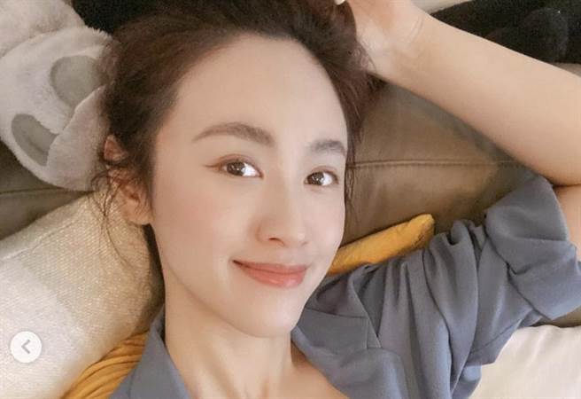 吳宗憲女兒Sandy父女兩人攜手主持綜藝節目，深受觀眾的喜愛。（圖/吳姍儒 臉書)