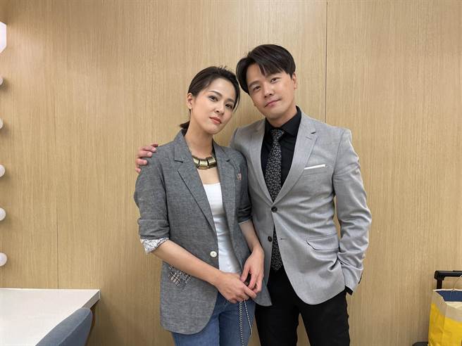 蘇晏霈揪黃文星錄防疫短片。（民視提供）