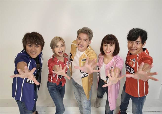 王仁甫（左起）、豆花妹、许孟哲、峮峮、孙协志。（中视提供）