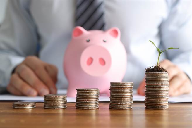 端午宅在家省下来的车资、旅费，可以做为理财资金。(示意图/Shutterstock)