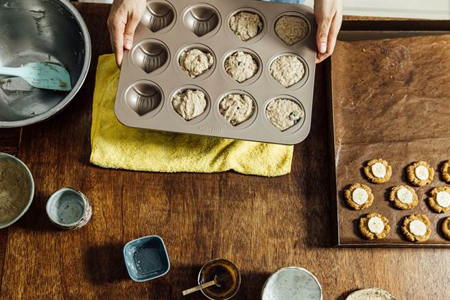 利用模具可為糕點塑造可愛外型。（攝影／林冠良）