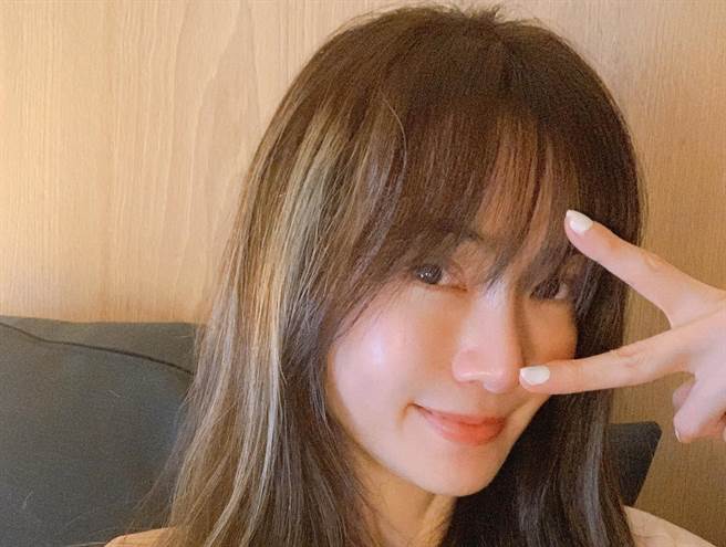 台语电音天后「姐姐」谢金燕，经常在个人脸书分享日常生活。（图/ 谢金燕IG)